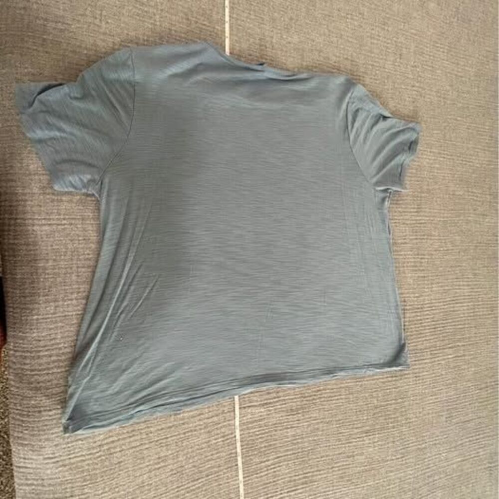 old navy blue luxe xl tee - Picture 3 of 3